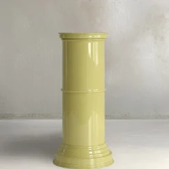Piedistallo Medio in Alluminio Giallo Burro Lucido