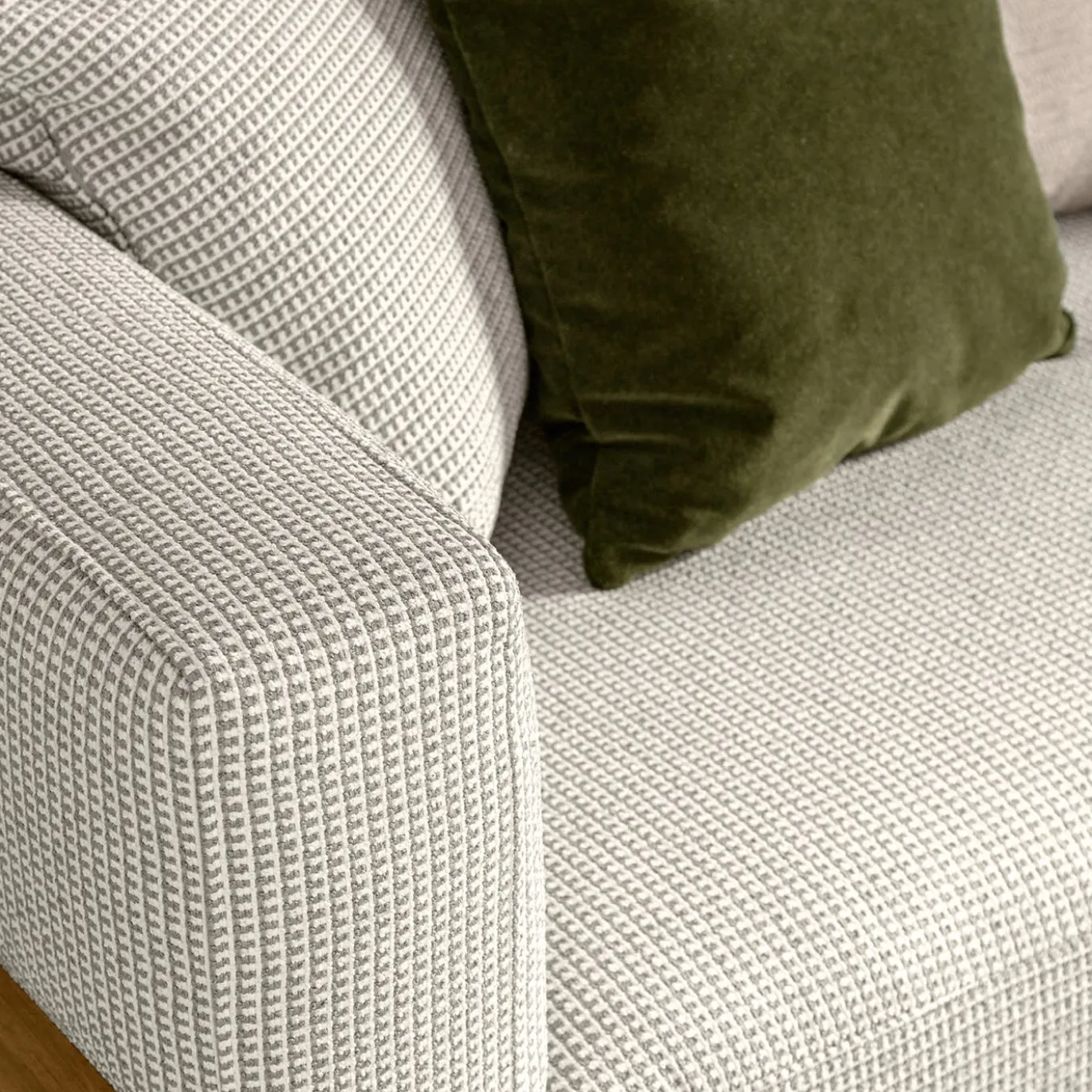 Poltrona a dondolo Cleo Beige in legno di Accoya di Marco Acerbis