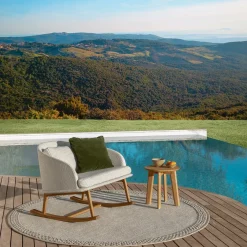Poltrona a dondolo Cleo Beige in legno di Accoya di Marco Acerbis