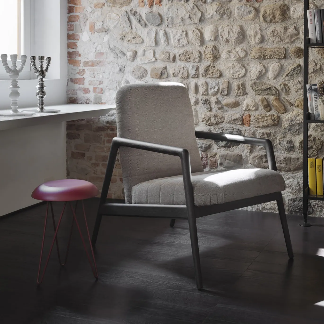 Poltrona Carnaby grigio chiaro di Studio Balutto
