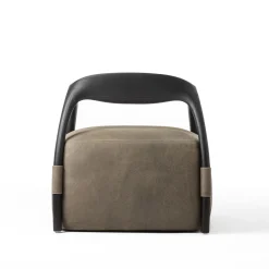 Poltrona Chassis in legno massiccio di frassino nero e rivestimento in pelle