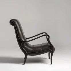 Poltrona classica in pelle marrone scuro
