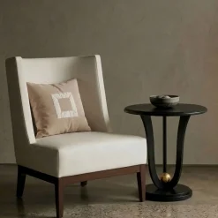 Poltrona curva Cube in velluto bianco