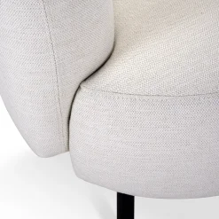Poltrona Curva Haunui Bianca con Gambe Nero Opaco