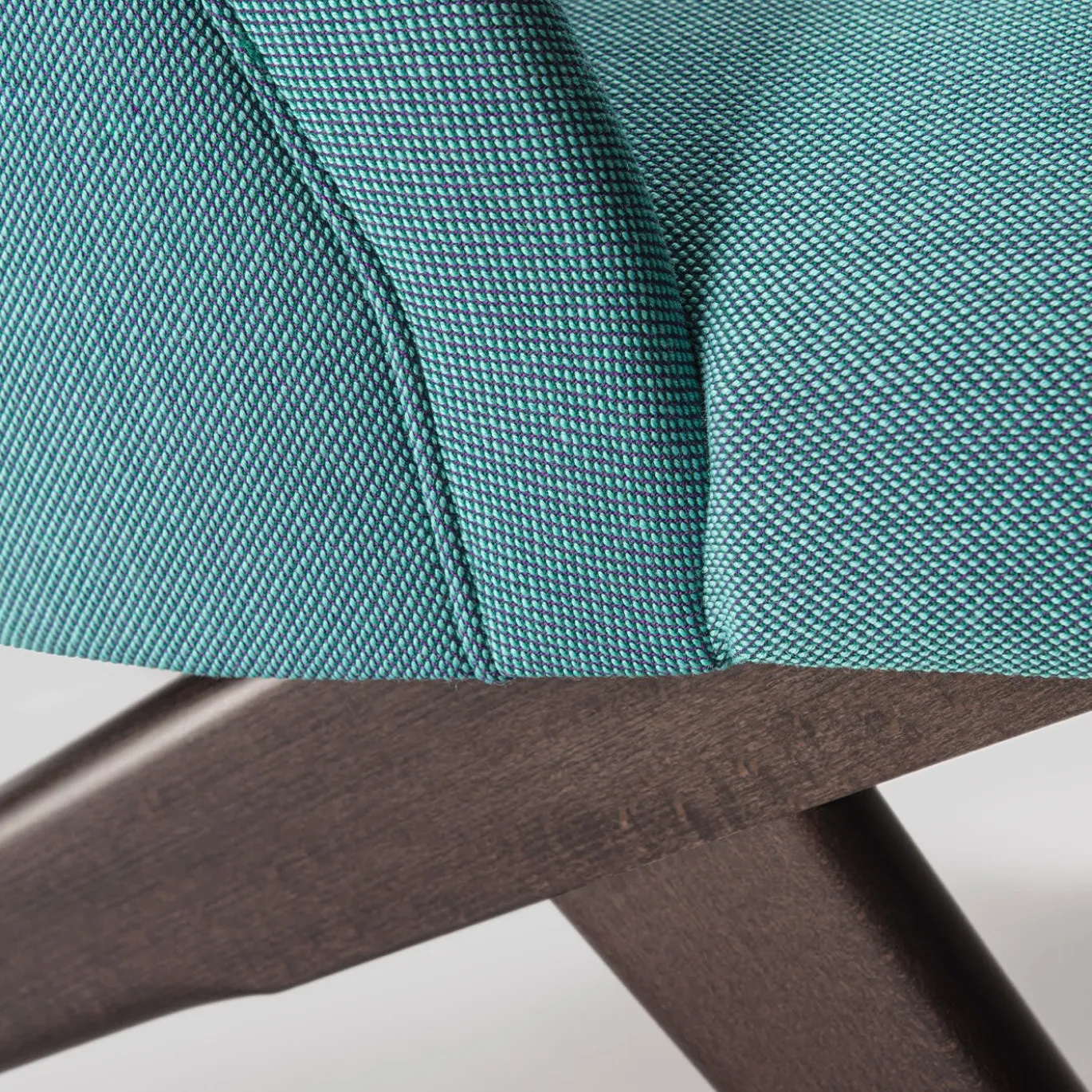 Poltrona da salotto Macao Cerulean di Studio Livoni