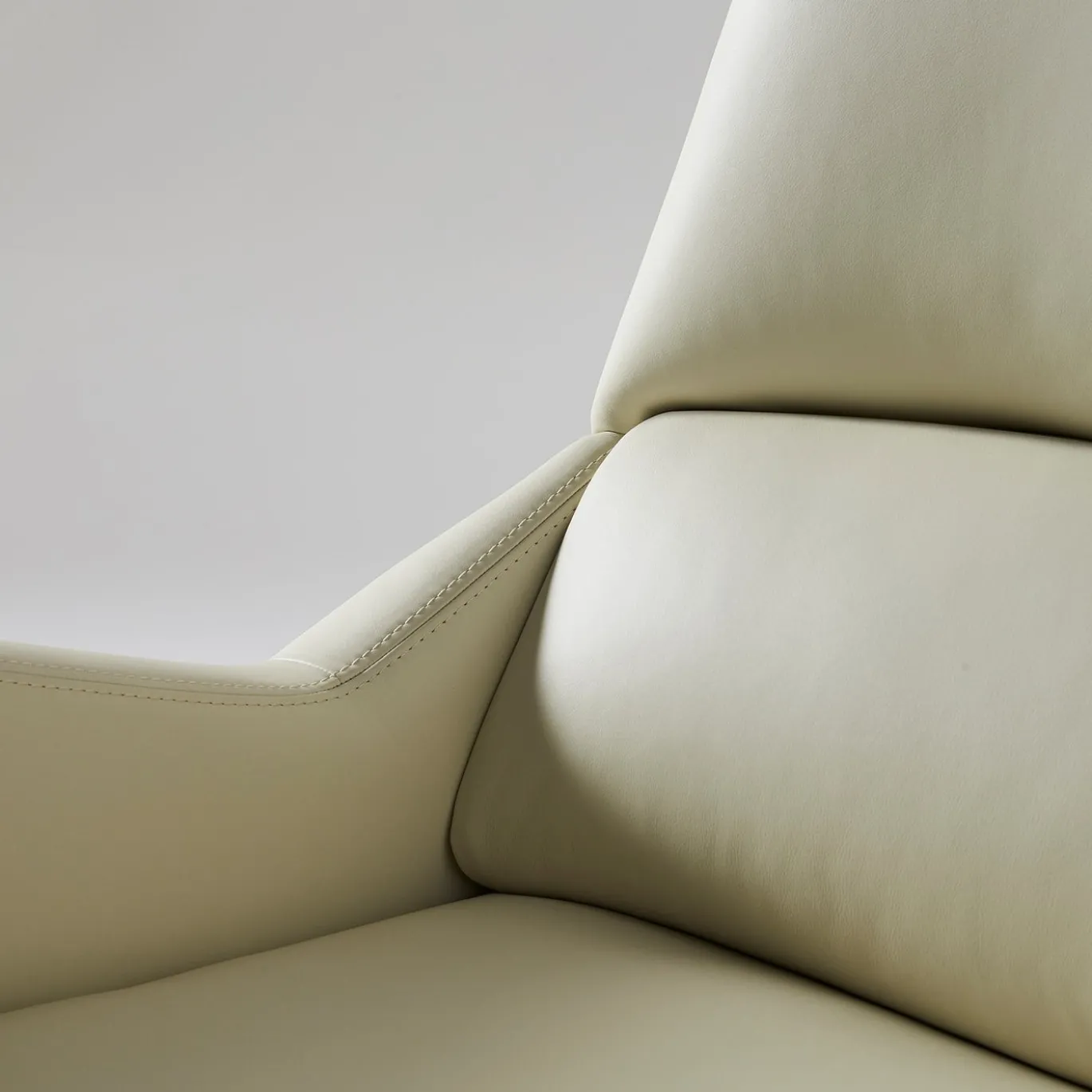 Poltrona da ufficio girevole beige e taupe Sanremo su rotelle
