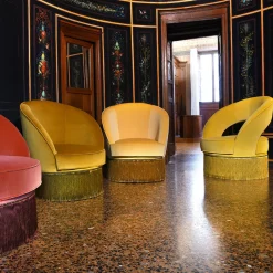 Poltrona Dione Piccola con Frange in Velluto Giallo Ocra
