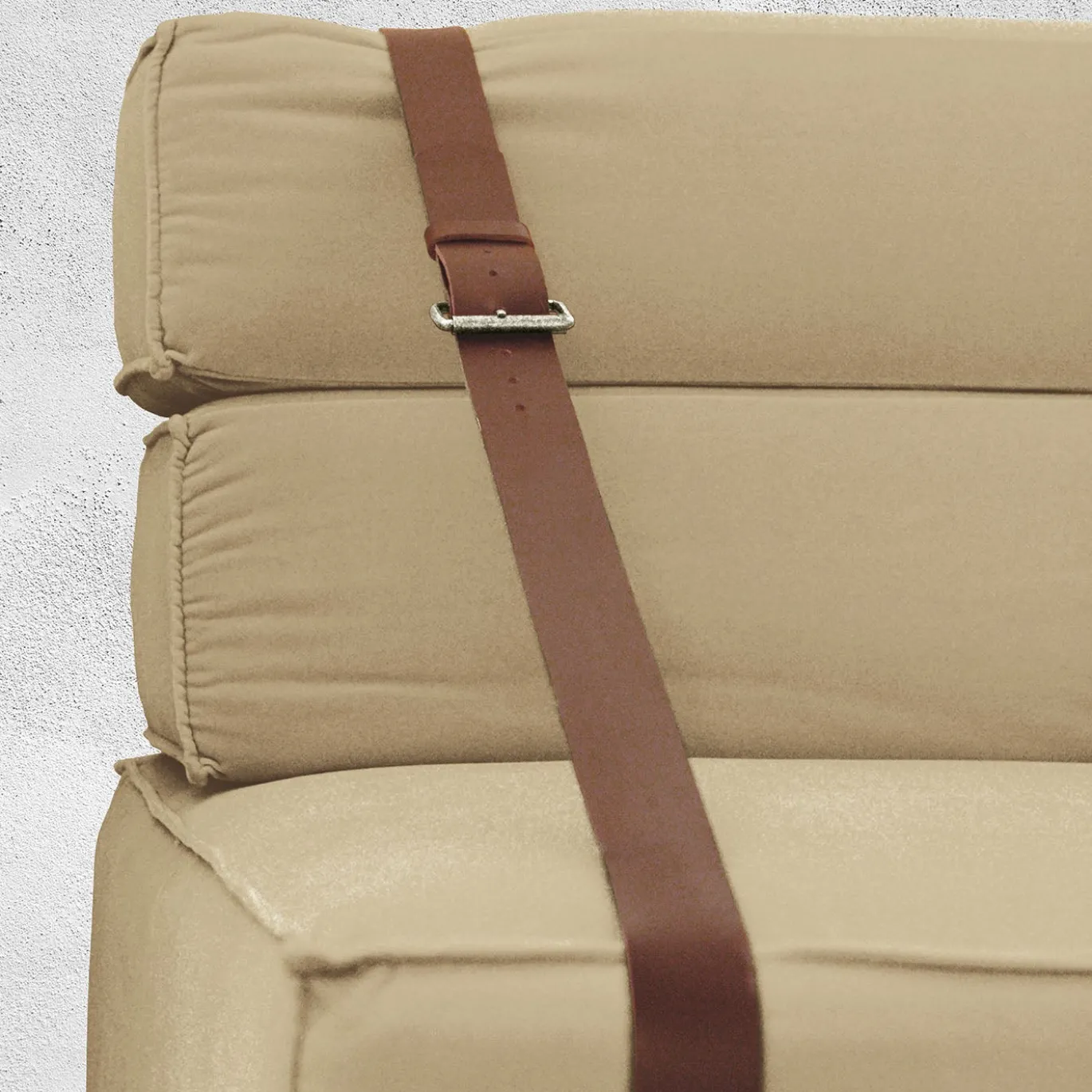 Poltrona Docker in velluto beige