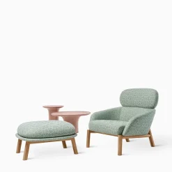 Poltrona Elton in tessuto verde e legno di faggio di Francesca Lanzavecchia