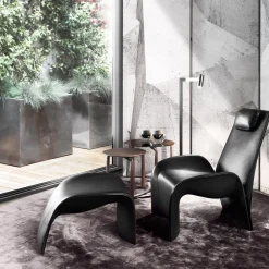 Poltrona Eva nera con pouf