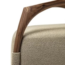 Poltrona in legno massiccio Chassis Canaletto Noce e rivestimento in tessuto