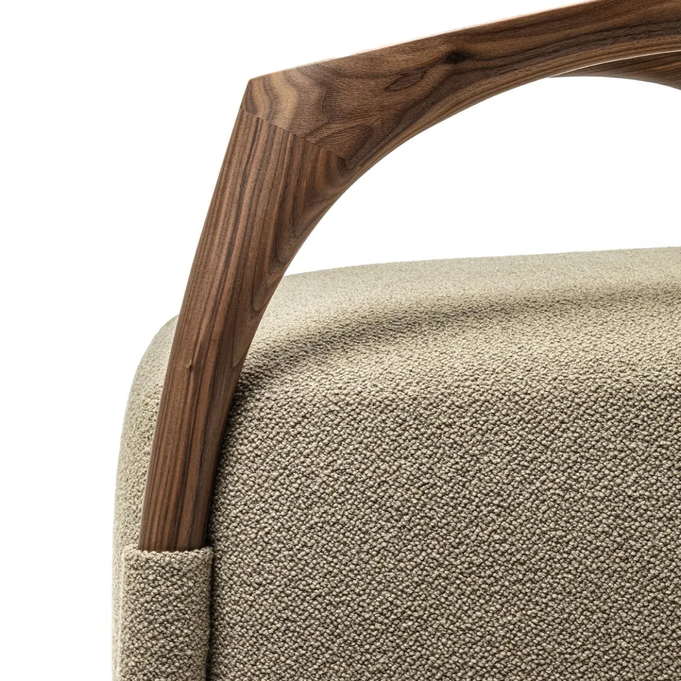 Poltrona in legno massiccio Chassis Canaletto Noce e rivestimento in tessuto
