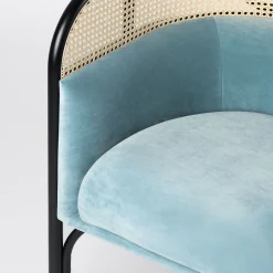Poltrona in velluto azzurro Targa Petit