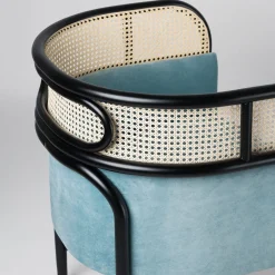 Poltrona in velluto azzurro Targa Petit