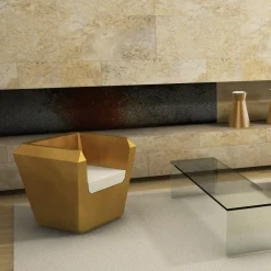 Poltrona Lingotto Gold con braccioli di Garilab di Piter Perbellini