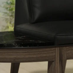 Poltrona lounge con tavolino laterale in legno di frassino nero della Costa Ovest con marmo Vanilla Noir