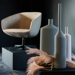 Poltrona lounge girevole Minerva Beige con motivo geometrico