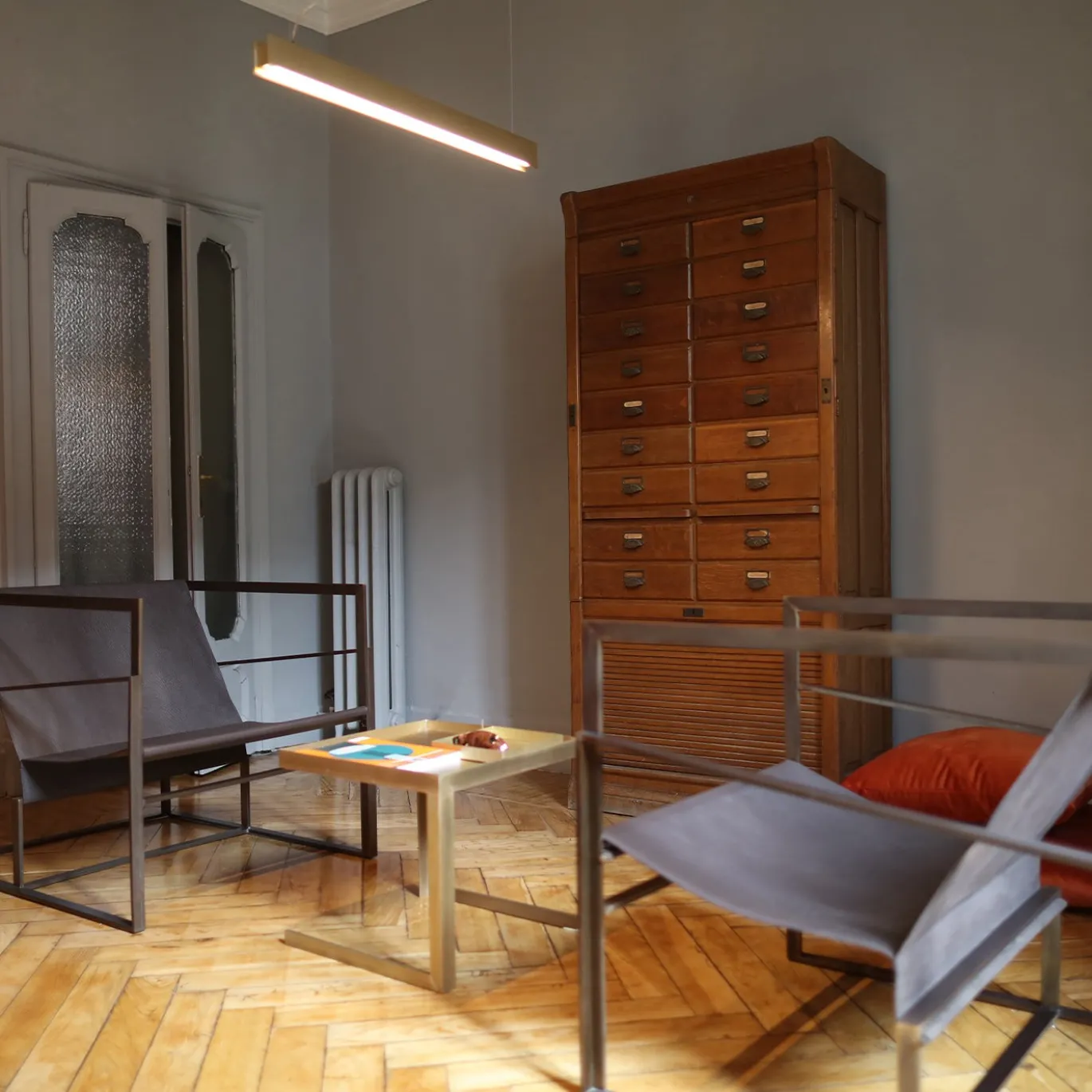 Poltrona lounge Strand in pelle e metallo galvanizzato