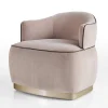 Poltrona Marceline in velluto con base in legno laccato metallico