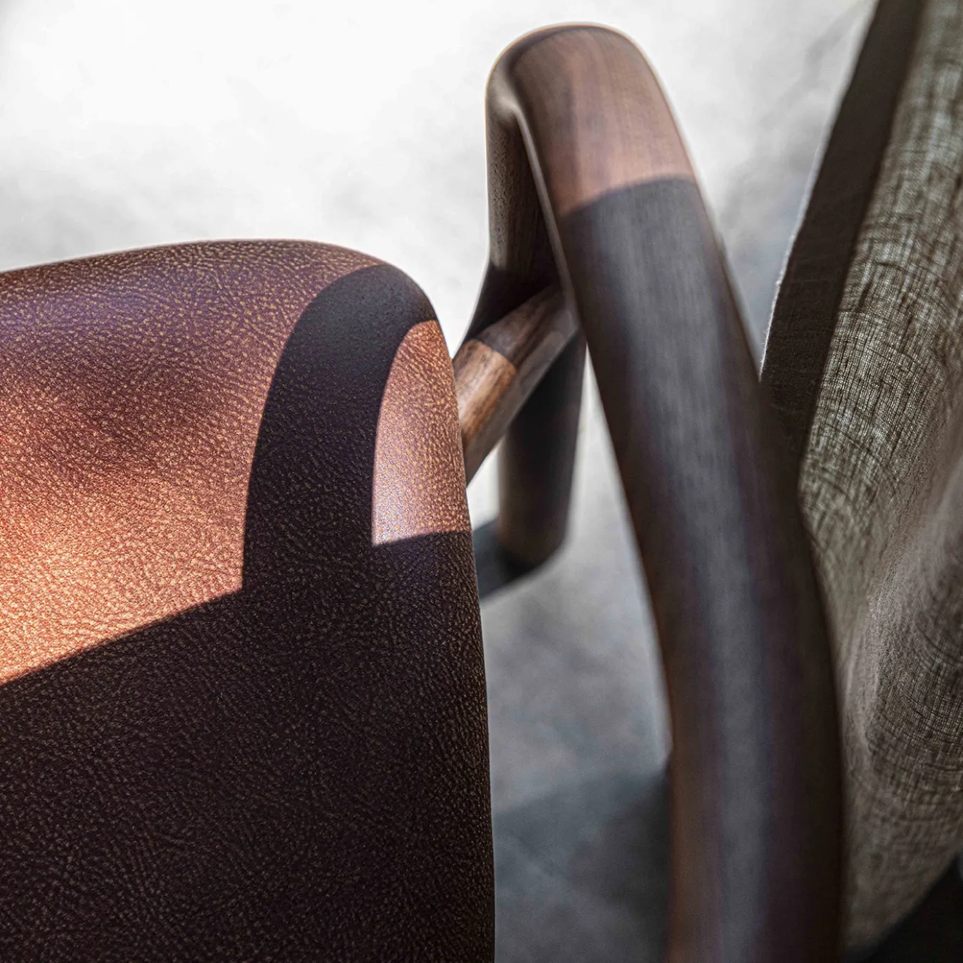 Poltrona Marlena in Pelle e Legno
