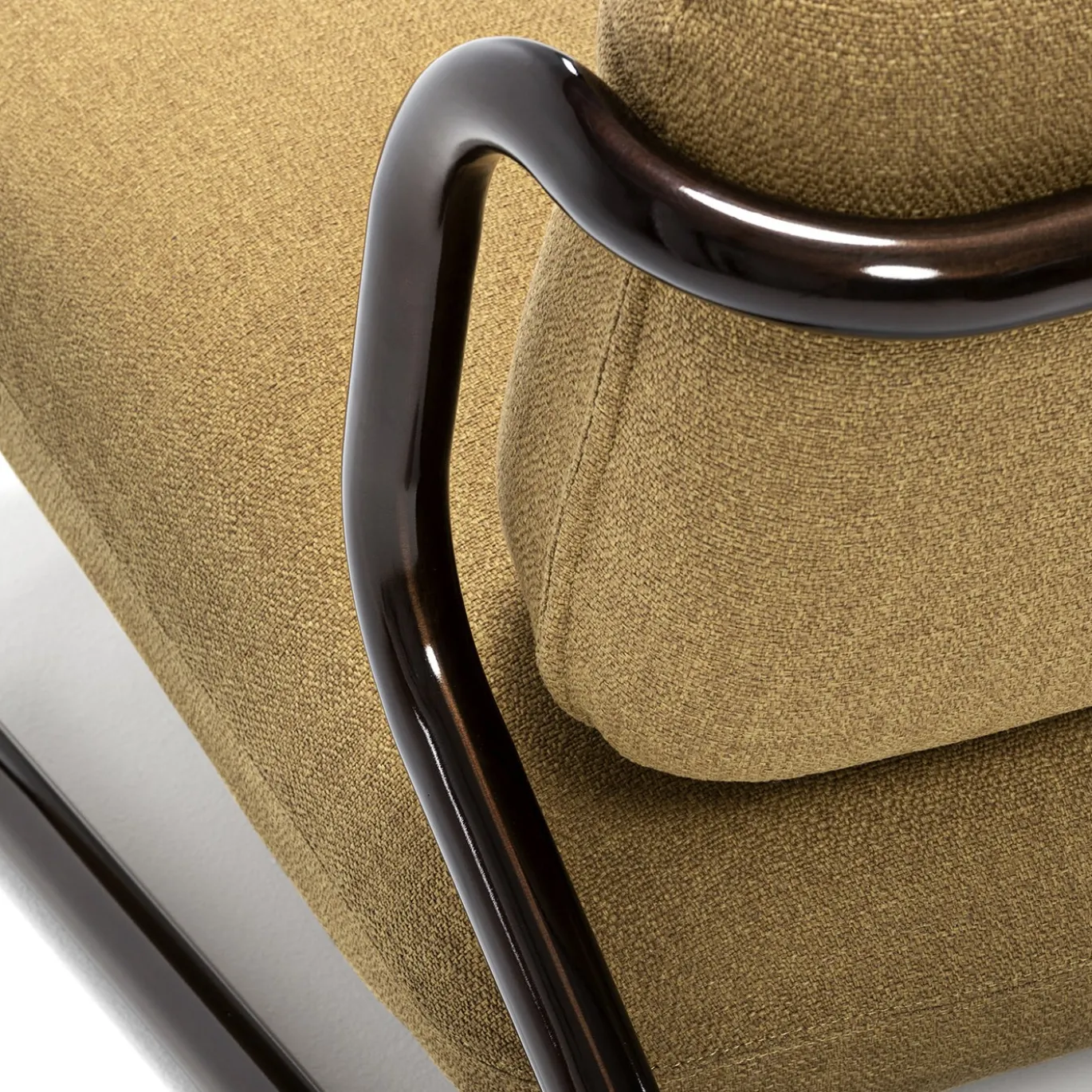 Poltrona Modernista in Tessuto Beige