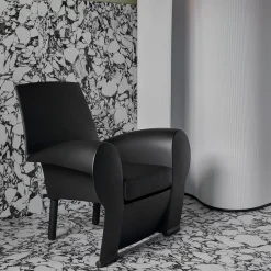 Poltrona nera Richard III di Philippe Starck
