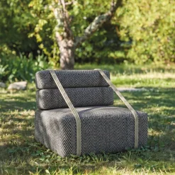 Poltrona per esterni Docker in tessuto bublè chenille blu