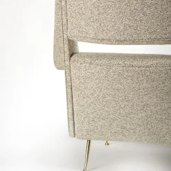 Poltrona Richard con gambe in ottone e rivestimento bianco