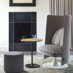 Poltrona Roma284 con tessuto grigio e base conica bianca