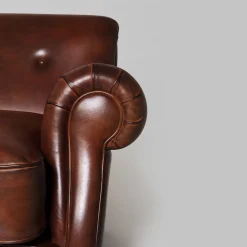 Poltrona Roma in pelle Crust marrone patinata a mano