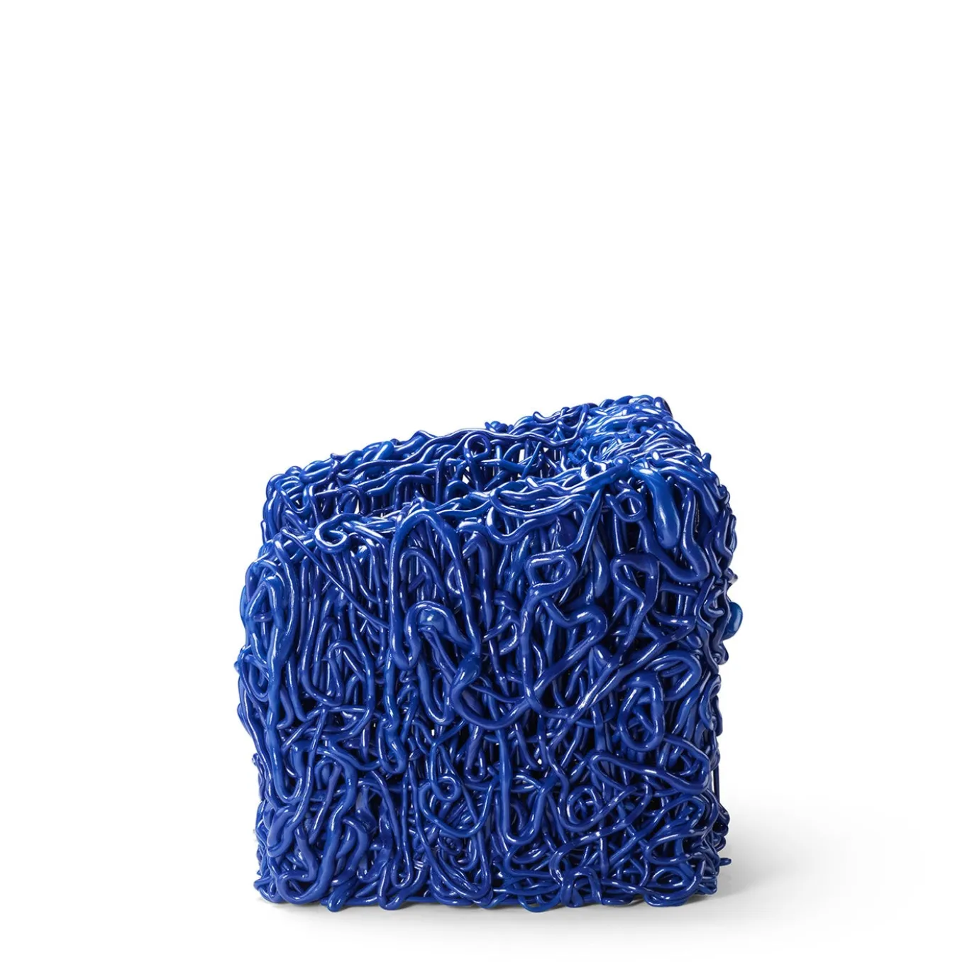 Poltrona Senzafine in resina blu di Gaetano Pesce