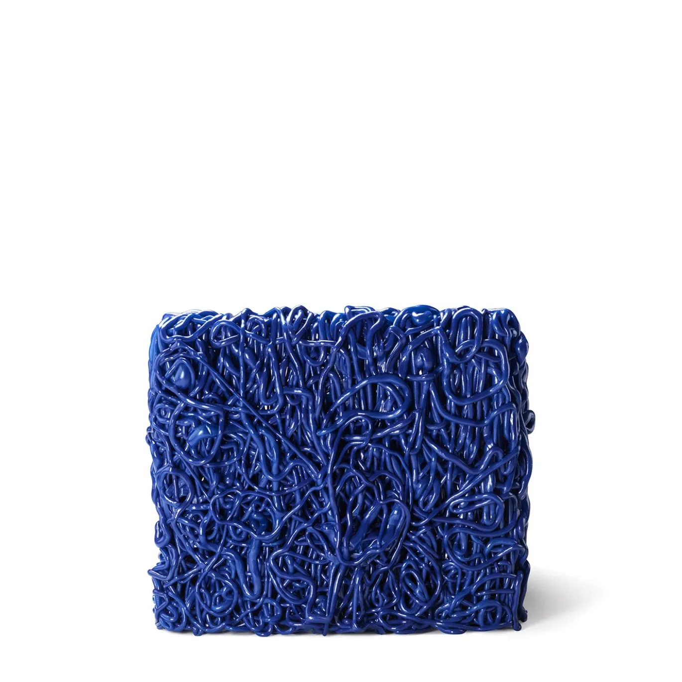Poltrona Senzafine in resina blu di Gaetano Pesce