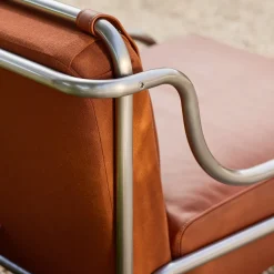 Poltrona Stringa 1963 in pelle marrone e acciaio di Gae Aulenti