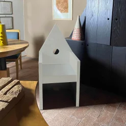 Poltrona Vescovina grigio chiaro di Lanfranco Benvenuti