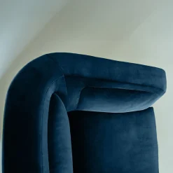 Poltrona Zeno Eco In Velluto Blu Scuro Di Brian Sironi