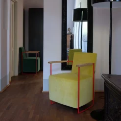 Poltroncina Gotham Small in velluto giallo
