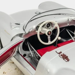 Porsche 550A Spyder in metallo argentato