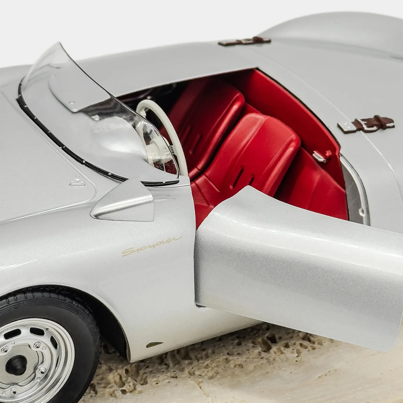 Porsche 550A Spyder in metallo argentato
