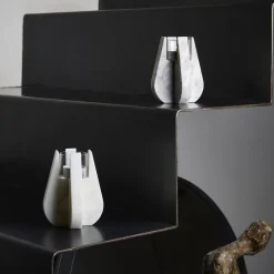 Portacandele a T Drop White Carrara #1 di Alessandra Grasso