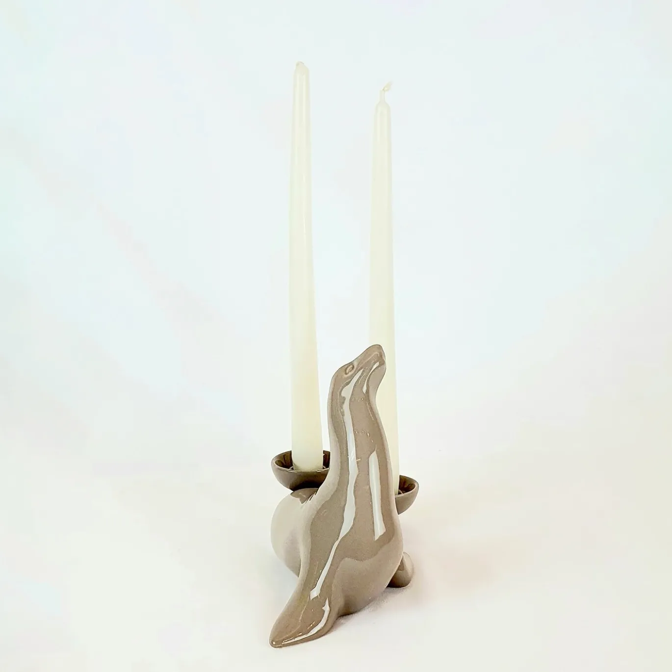 Portacandele in Ceramica Fiamme Bestiali Foca Taupe