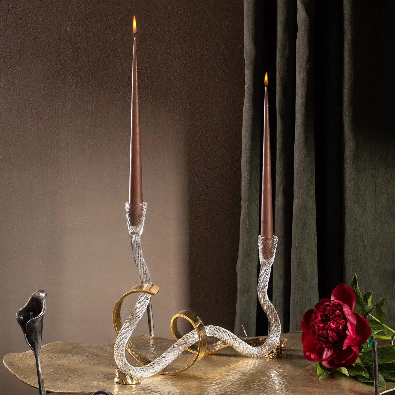 Portacandele Ribbon in vetro di Murano trasparente e ottone curvato a mano