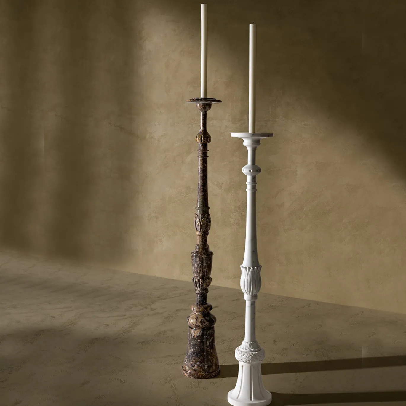 Portacandele Treasure Luxury L in marmo Broccatello Viola di Christophe Pillet