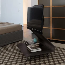 Porta TV Cobra Moca con ruote di Mario Bellini
