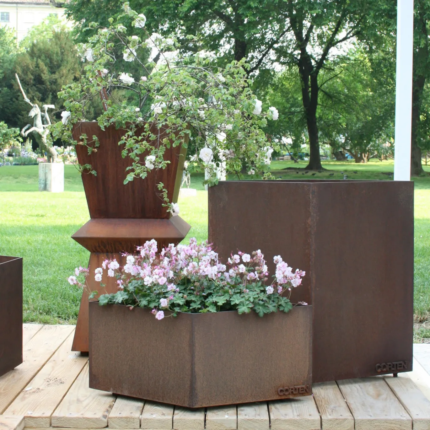 73 Portavaso in ferro