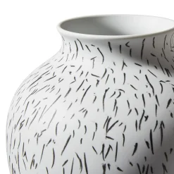 Post Scriptum Vaso bulboso in bianco e nero di Formafantasma #2