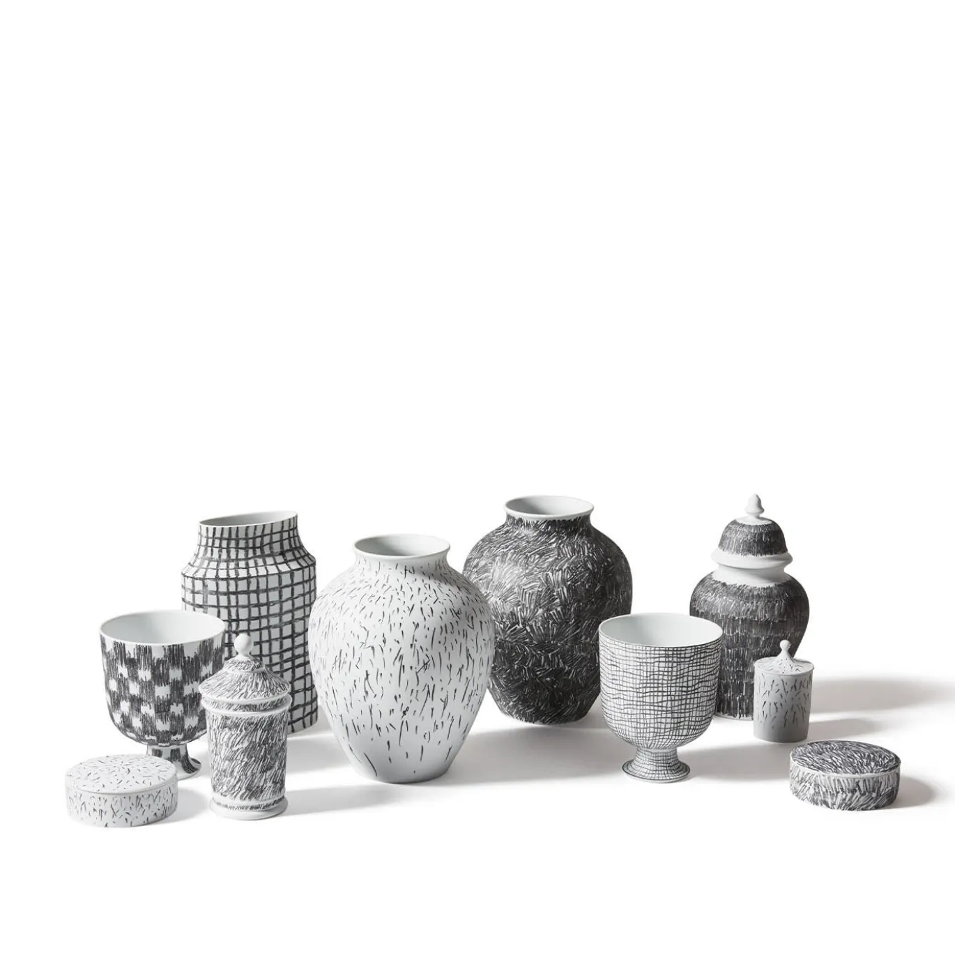 Post Scriptum Vaso rigonfio in bianco e nero di Formafantasma #1
