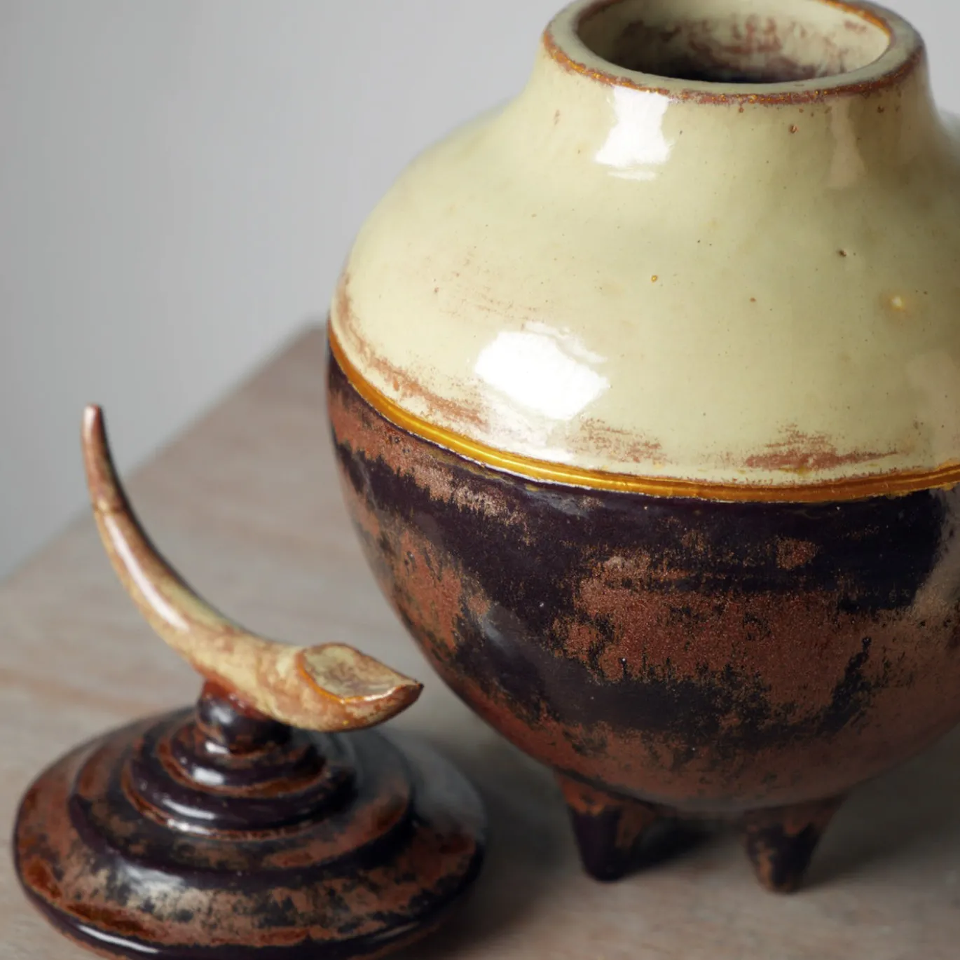 Potiche in ceramica rossa di San Sepolcro con coperchio della Small Collection