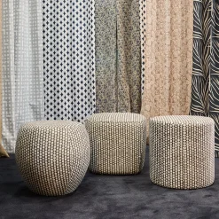 Pouf cilindrico Club con motivo geometrico marrone e bianco