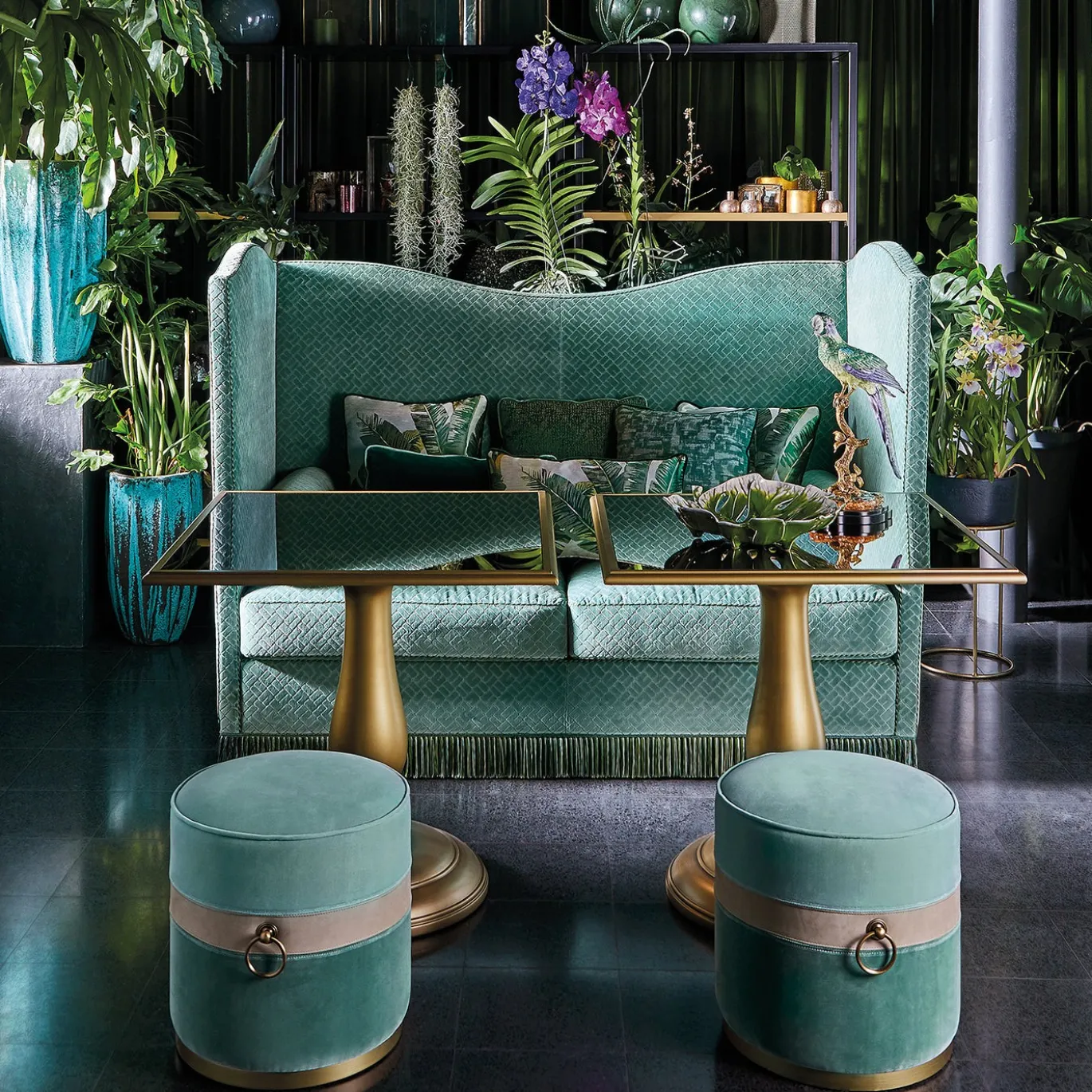 Pouf cilindrico in velluto verde con anello