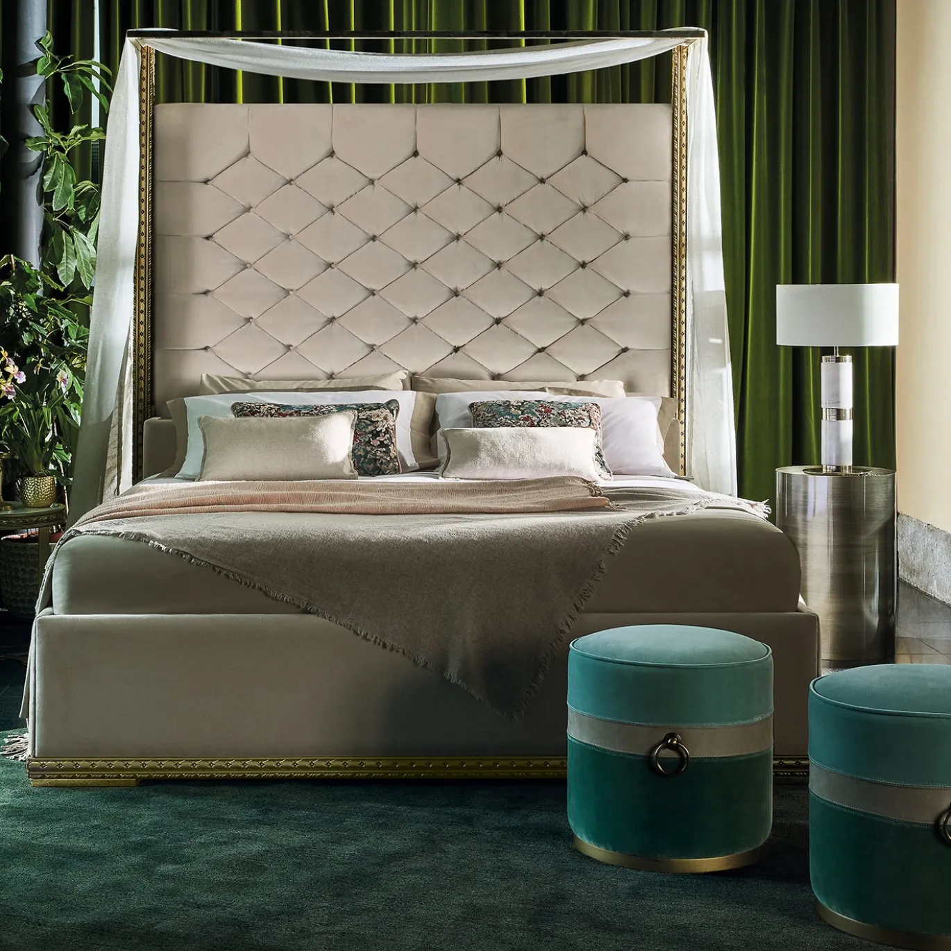Pouf cilindrico in velluto verde con anello